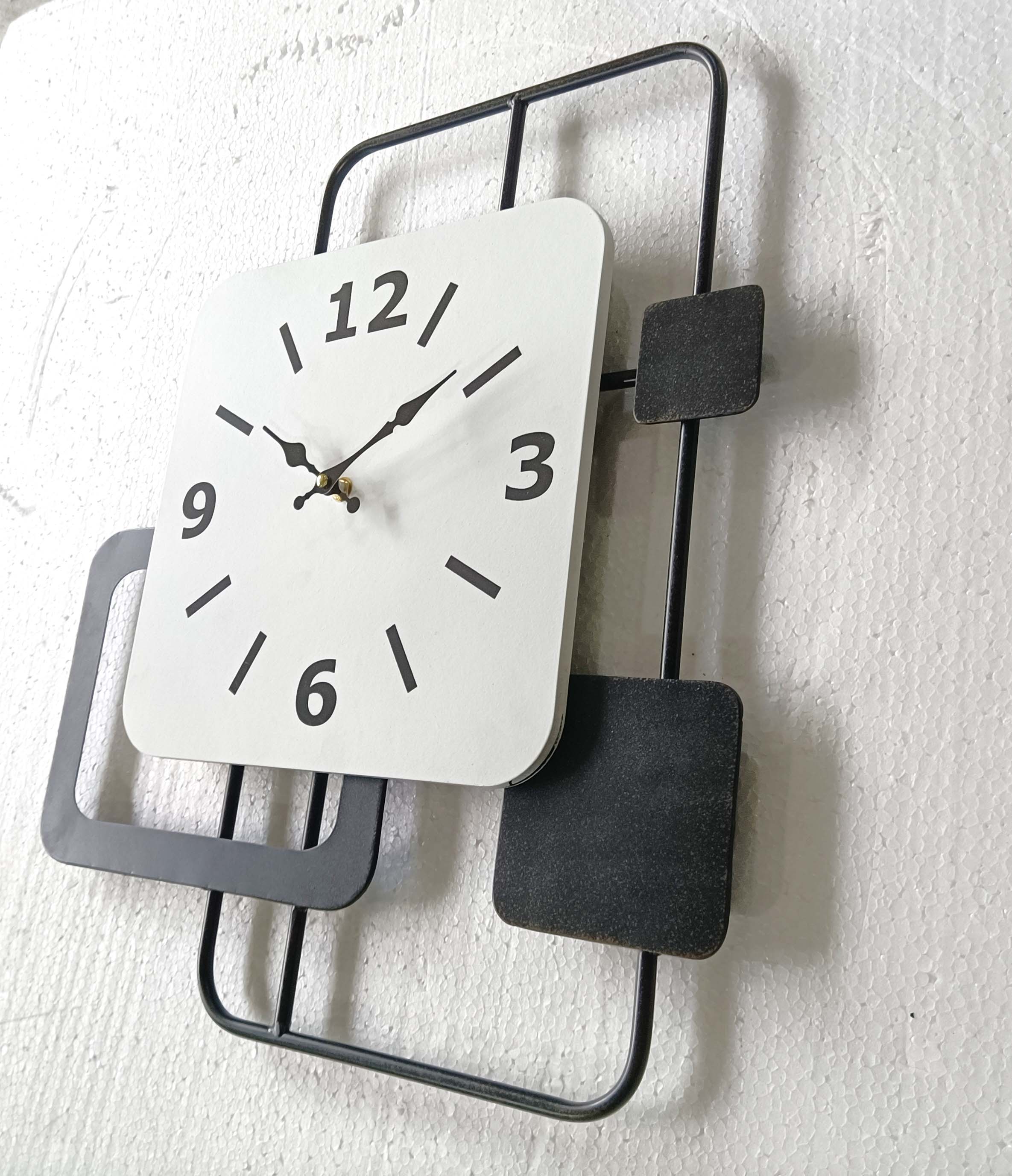 Special Style Wall Clock Metal MDF Combine Decoration 